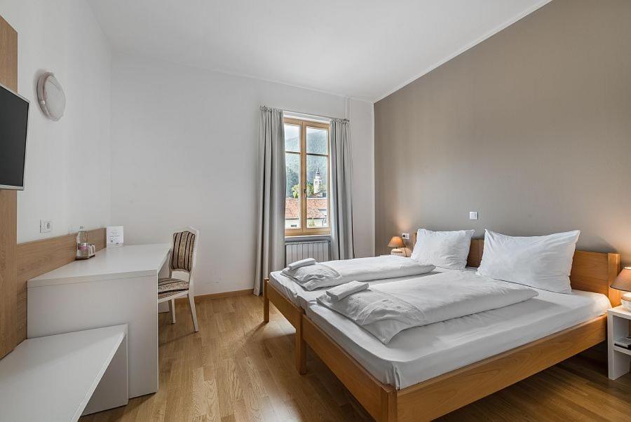 Hotel Dvorec Tolmin Eksteriør bilde