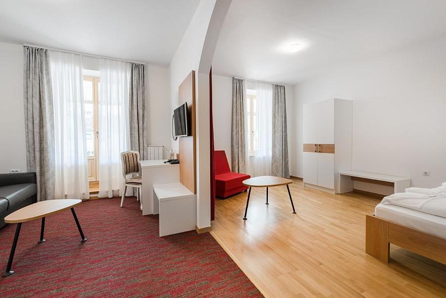 Hotel Dvorec Tolmin Eksteriør bilde