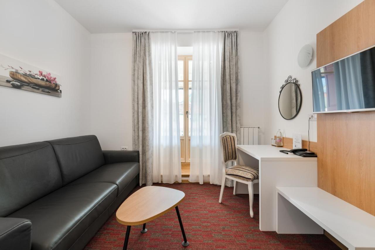 Hotel Dvorec Tolmin Eksteriør bilde
