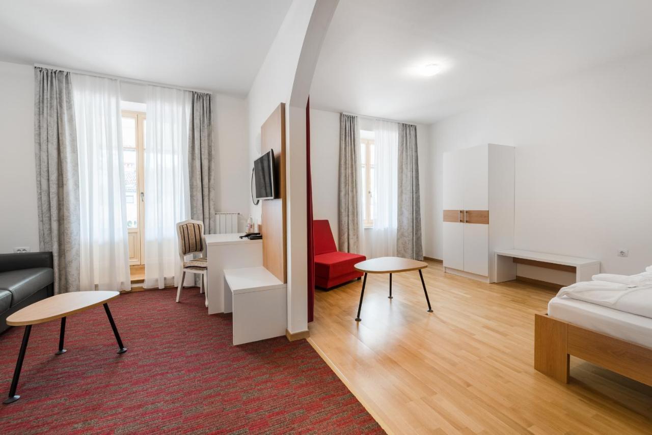Hotel Dvorec Tolmin Eksteriør bilde